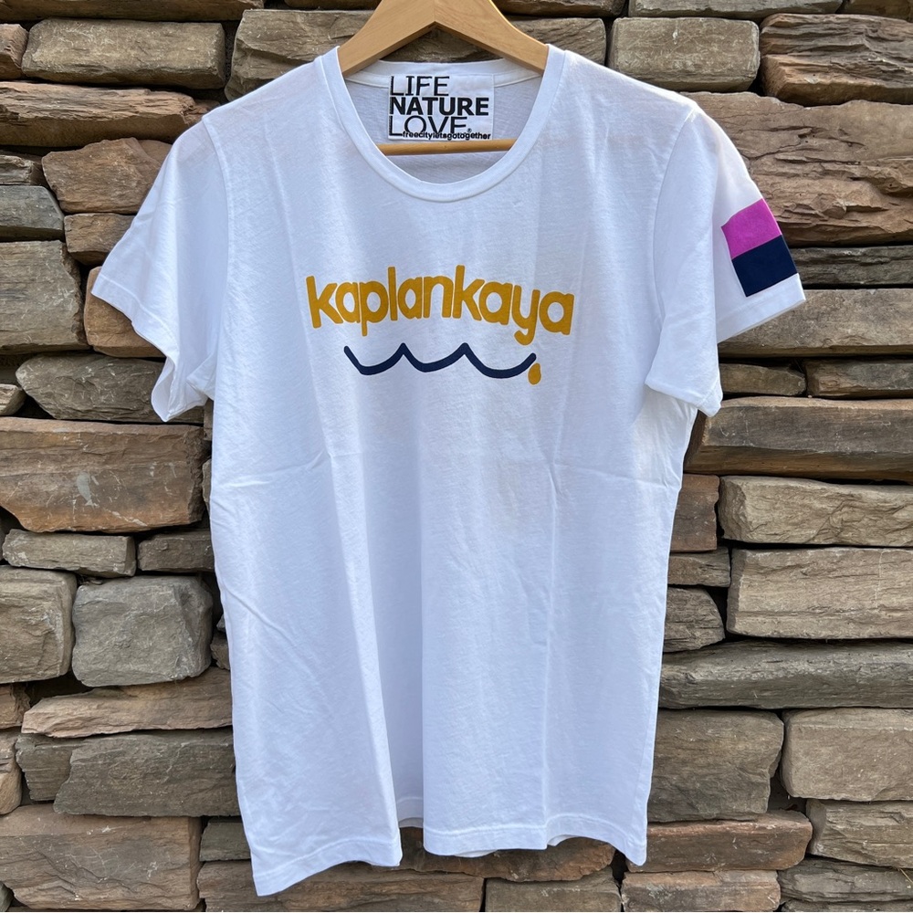 Free City Women t-shirt Size XL top Kaplankaya Turkey Surf short sleeve White